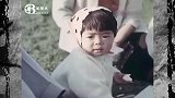 1969年日本的珍贵录像，去公园里玩，穿这样的衣服