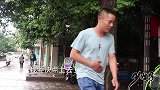 一回生二回熟，朋友回请农村小伙吃火锅，话多菜多喝的啤酒更多