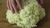 炒花菜很多人第一步就错了，难怪不好吃，看酒店主厨怎么做的