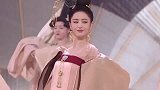 《芒种》当佟丽娅脱下外套时，我就知道我沦陷了