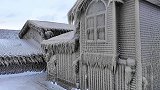 世界上最冷的地方，一场暴风雪过后房子都冻住了