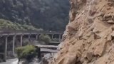突发！20日12时许，雅西高速坍塌 位于石棉往西昌方向，姚河坝隧道出口200米处，未发现人员伤亡。注意绕行。