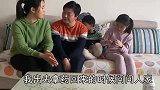 小丽决定回老家照顾婆婆，不料发生小插曲，夫妻俩左右为难