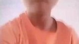 男童在家录制视频，询问有没有被自己帅哭的