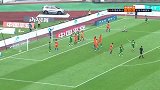 国安角球开到前点 张玉宁头球后蹭高出横梁