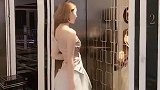酒店大堂偶遇气质美女，据说这样的姑娘，主动就有机会