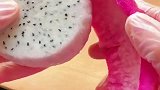 火龙果不仅可以吃果肉，果皮也不要浪费，做成果冻真的太好吃了
