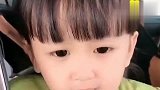 小萝莉突然就不让妈妈上车了，回家去吧