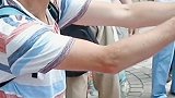 上海人民公园相亲角 荷兰老外跪地为儿子求婚汉服姑娘