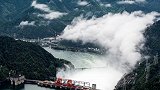 平静下的巨大危机你看见了吗？全国第一座大型水电站新安江水电站建成以来第一次9孔泄洪危机四伏 航拍 洪水