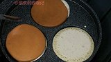韩国小店，荞麦煎饼制作的甜品汉堡，冰淇淋挺好吃