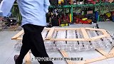 小伙利用废弃塑料瓶，竟制作出一条船，真是长见识了！