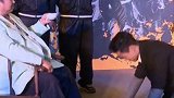 彭于晏 三跪九叩拜师洪金宝 为师傅奉茶，从此洪家班又多一员猛将，极度自律的男人，不得不说洪家班人才辈出！
