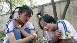 小花姑姑买了美味的蛋糕，小花高兴的找欢欢姐妹分享，真好吃