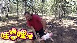 父亲拿4个月大孩子练杂耍 抓着一条腿在半空中甩