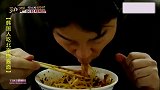 韩国人吃中国炸酱面，低头一顿猛吃，直呼：有韩国的味道！