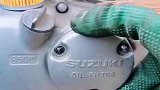 机油滤芯万公里换一次，里面的机油比墨水还黑，滤芯不堪入目！