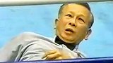 拳坛裁判被选手花式误打瞬间 这职业也太难了!