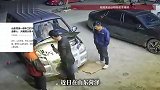 修车工一开机盖，防冻液喷出数米高！三人吓得拔腿就跑，监控拍下惊险一幕