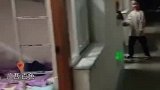 老师晚上去宿舍查寝，被学生这样迎接