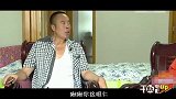 大妈来相亲，大爷竟戴上老花镜检查身体，真是钢铁直男啊！