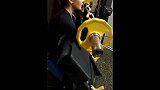 为了完成这个器械！美女拼了 我都想去健身了