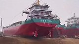 货轮第一次下水场面，记录真实生活