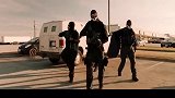 高智商罪犯打劫银行，设置各种障眼法迷糊警察，从下水道安全逃脱