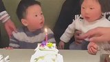 萌娃过生日吹蜡烛屡吹不灭，下一秒直接上手