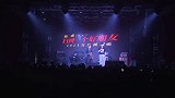 好甜！陆虎演唱会请女友做嘉宾舞台上亲吻狂撒狗粮