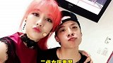孟佳晒出了和王霏霏Amber的拍立得合影！二代女团重聚啦孟佳王霏霏amber