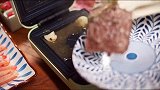 今天斥巨资压了个超美味的雪花牛排三明治