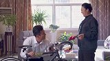 老妈发财了，没想到竟然给儿子买了辆自行车，小伙一听原因疑惑了