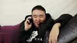 小伙吹牛刷存在感，没想被美女无情揭穿