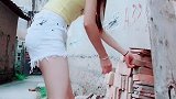 劳动最光荣，美女也爱搬砖