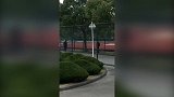 社会你瓜哥！ 瓜林大喊一句中文吓跑申花基地门前两个人
