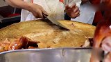 烧鹅：快刀手果然厉害，不仅斩料的速度快，掉边角料也不手软