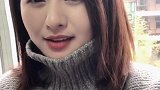 窗外雪纷飞，室内暖如春