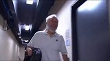 篮球-17年-腿脚利索着呢！波波老爷子身强体魄与镜头赛跑-新闻