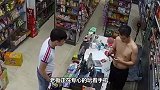 要不是监控，谁敢相信，男子大白天做出这种事！