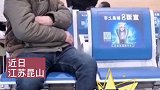老父亲喝多了耽误车程竟然被儿子扇耳光 网友：看到都觉得气氛 父亲 耳光 不孝