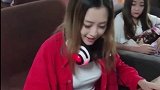 二毛想加个鸡蛋，但是还差两块钱，没想到网管这样给她加的