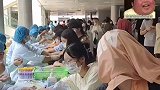 学校安排新生体检，室友得知男生晕血