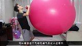 父子俩挑战巨大气球，结果熊孩子遭殃了，以后就这么惩罚熊孩子
