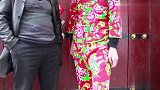 爸爸让傻儿子去相亲，没想相亲对象跑了傻儿子赖父亲，太搞笑了