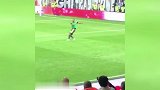 天秀！尤文替补飞翼热身秀脚法 神级停球看呆观众
