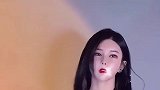 爱跳舞的小姐姐，婉转动人的舞姿，笑得好甜
