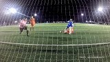 足球-17年-神奇！门将海底捞月式扑救扑出必进球-专题