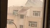 大风太大吹飞屋顶铁皮 大风