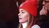 气坏了！阿森纳耻辱输球 看台美女球迷口吐芬芳